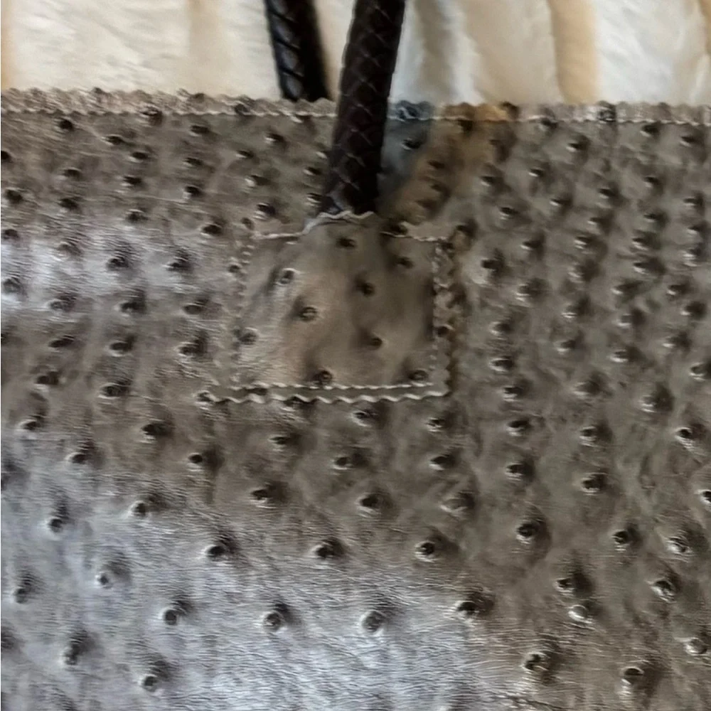 Chic Silver Textured Shoulder Bag - Picture 4 of 5